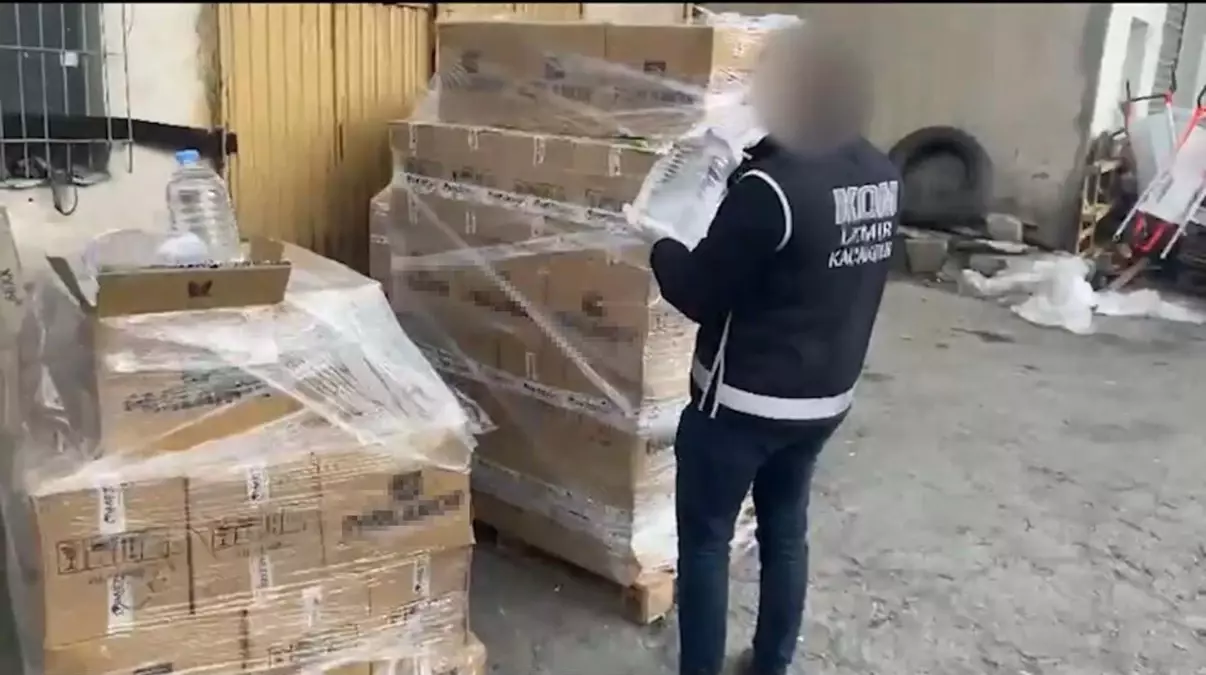 İzmir’de Kaçak İçilere Büyük Darbe: 3,5 Ton Etil Alkol!