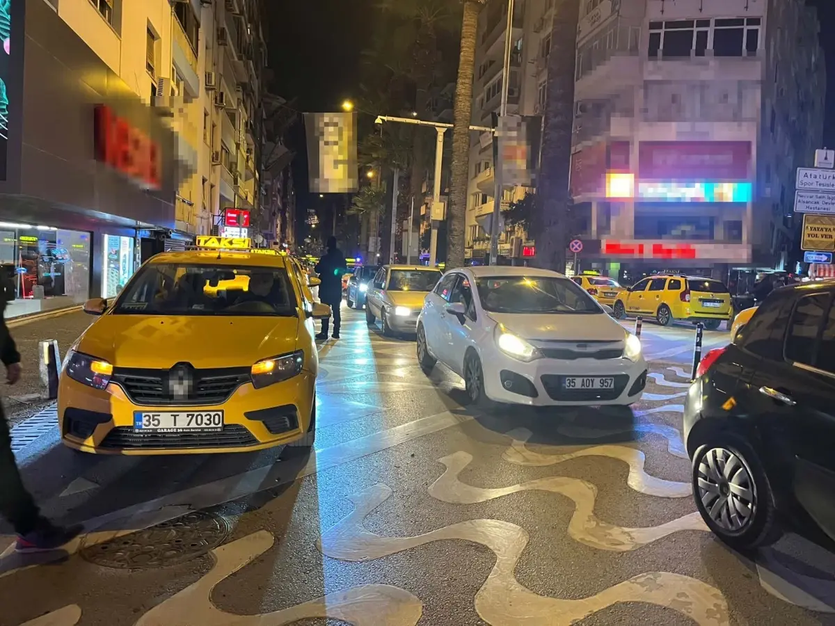 İzmir Yeni Yılı Coşkuyla Karşıladı!