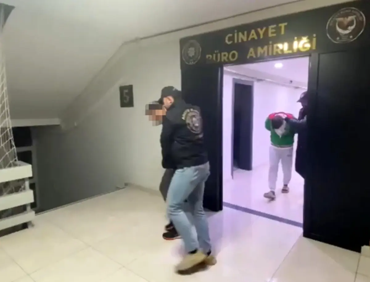 Oğul Dehşeti: Annesini Bıçakla Öldürdü!