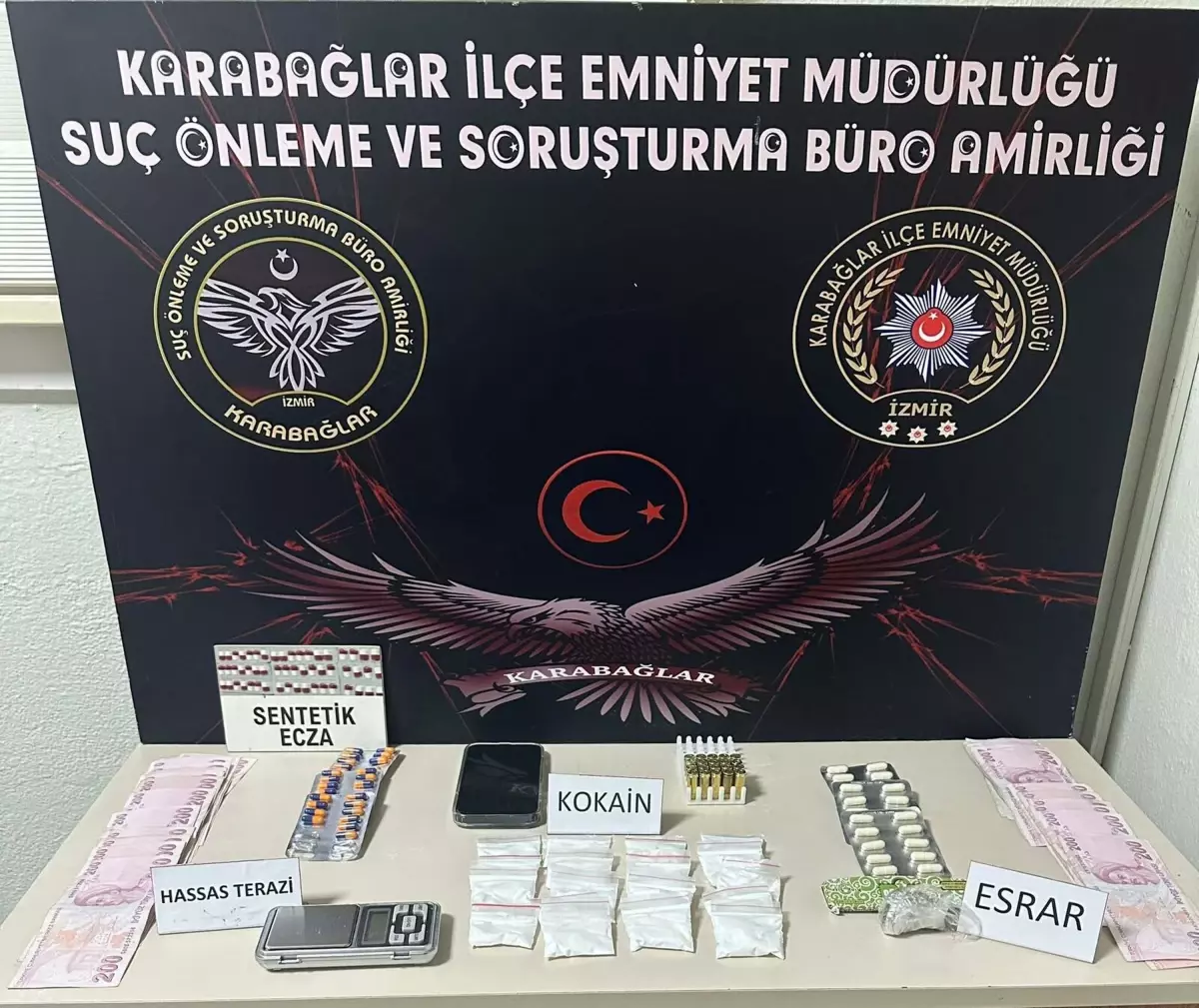 İzmir’de Uyuşturucu Ticareti Yapan Çift Yakalandı!
