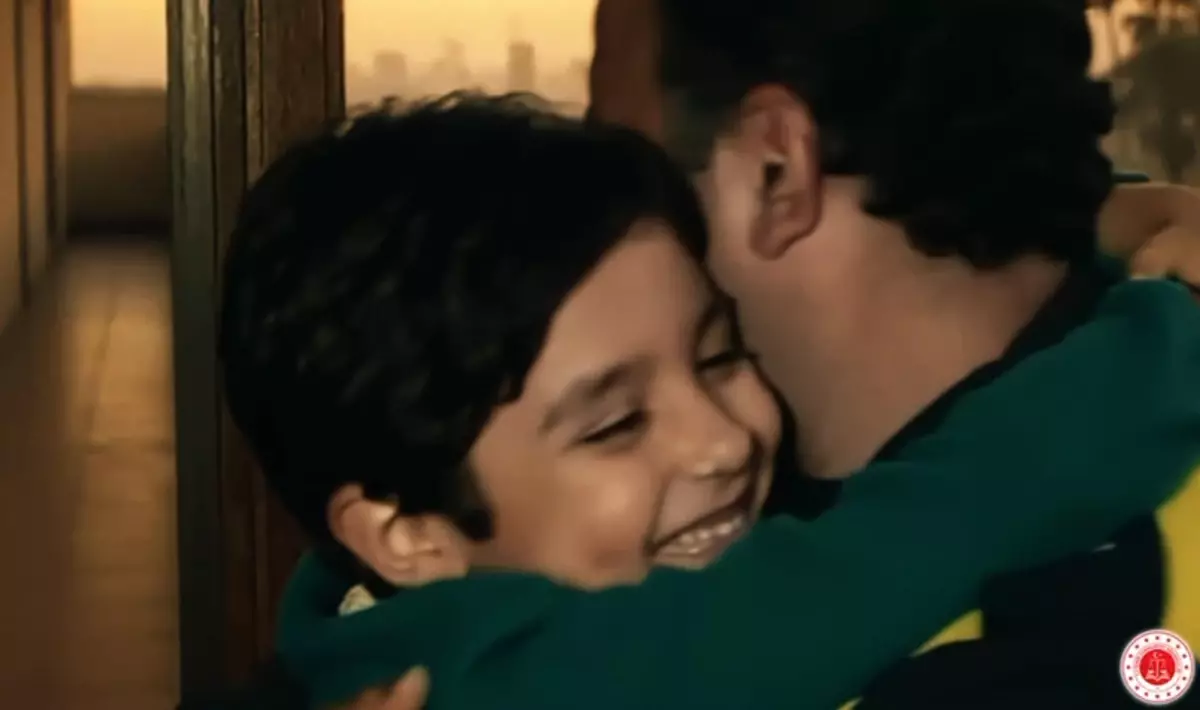 Şehitler İçin Duygusal Şiirli Anma Videosu