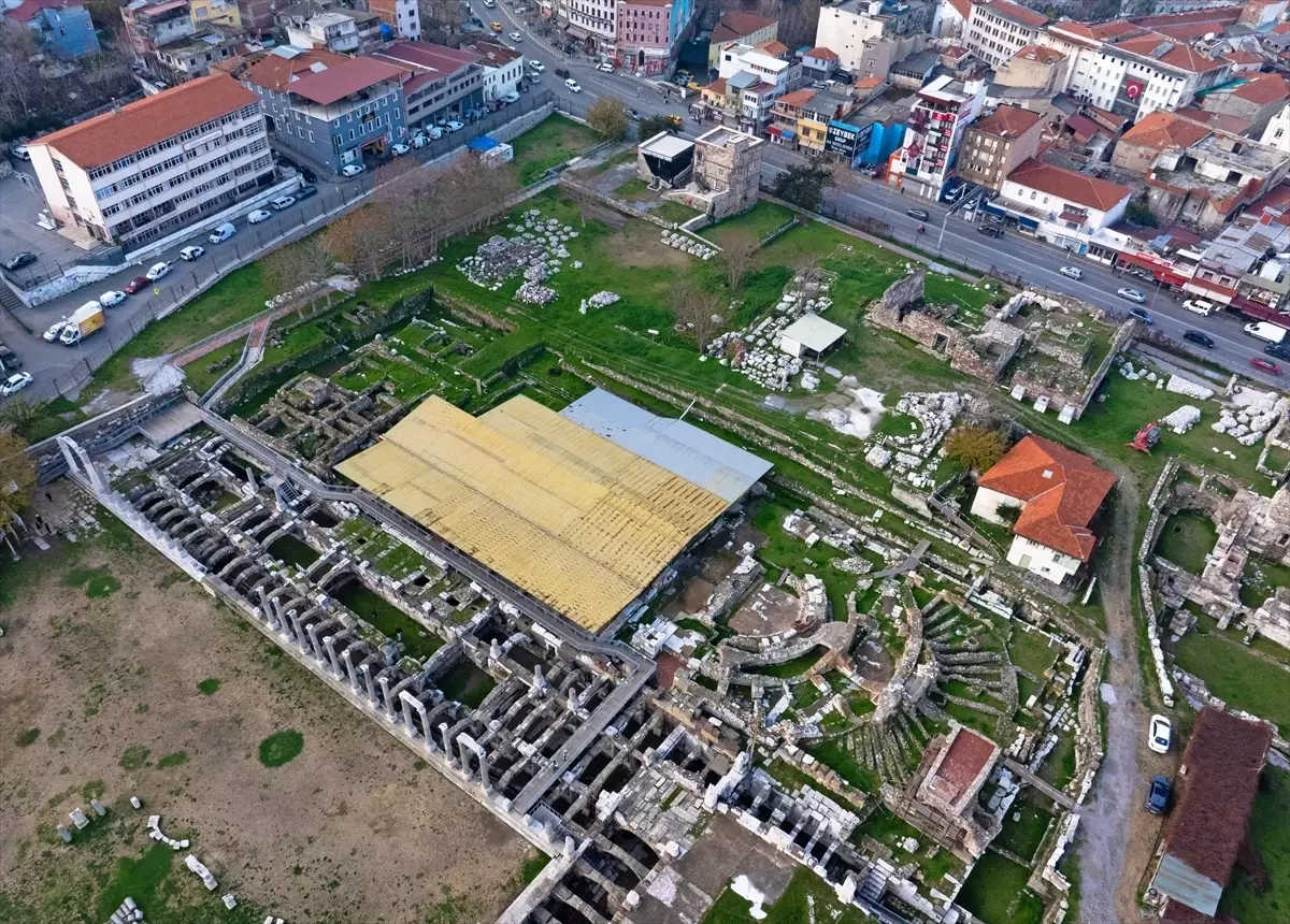 Smyrna’da 70 Yıl Sonra Mozaik Bulundu!