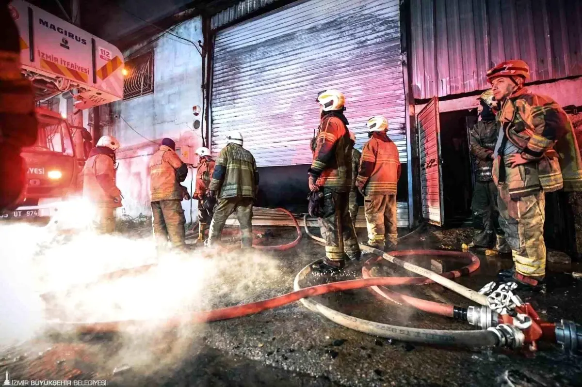 Buca’da Mobilya Atölyesinde Yangın Kontrol Altında!