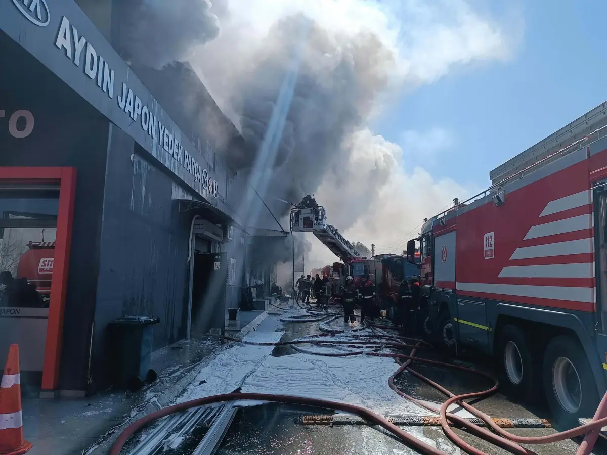 Buca’da Yedek Parça Dükkanında Yangın Çıktı!