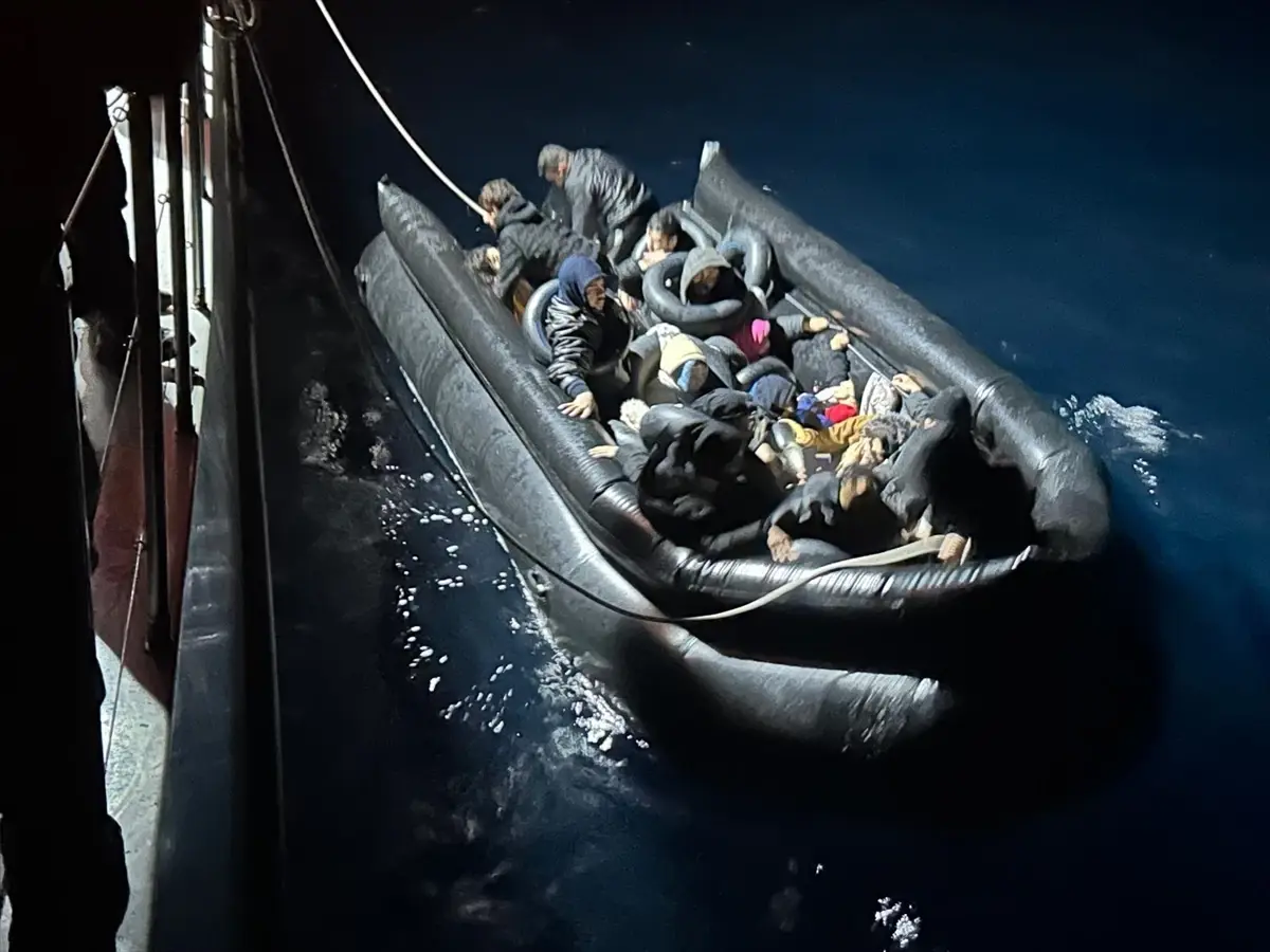 Seferihisar’da 33 Düzensiz Göçmen Kurtarıldı!