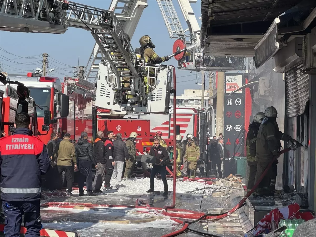 Buca’da Yangın Paniği: 3 İş Yeri Etkilendi!