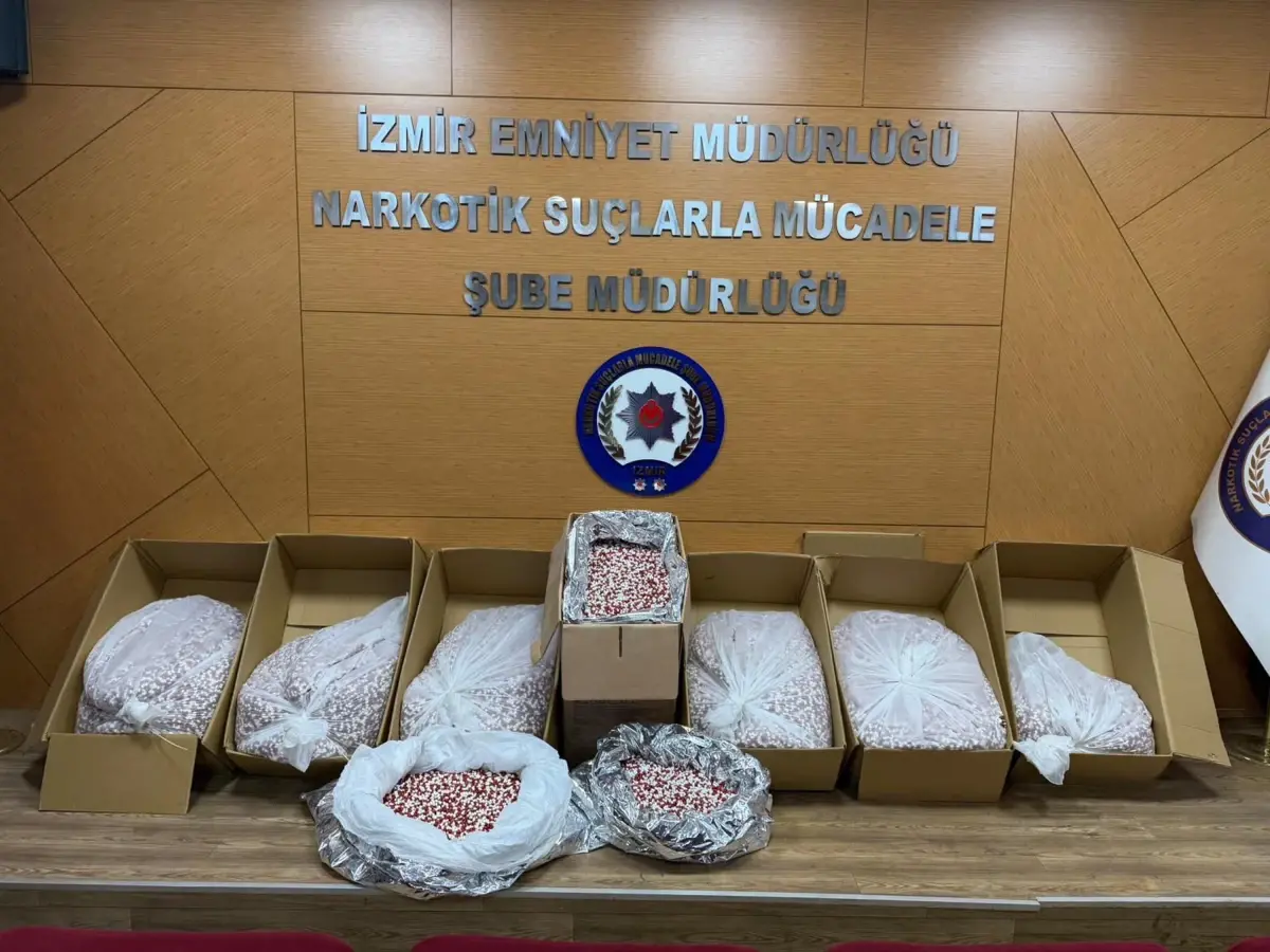 İzmir’de Uyuşturucu Operasyonu: 356 Bin Hap Ele Geçirildi