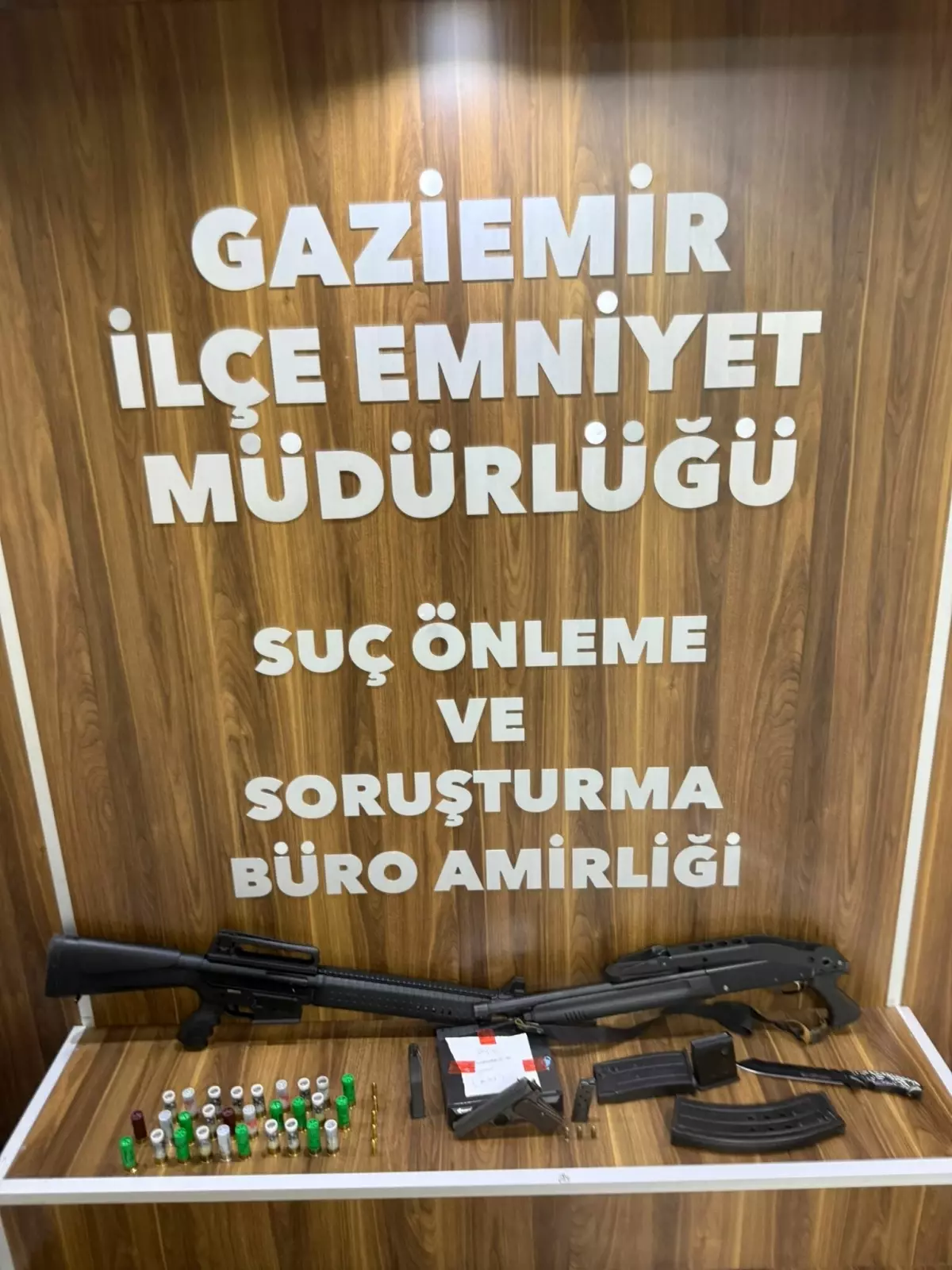 Gaziemir’de Zorla Sözleşme İmzalatan 3 Şüpheli Yakalandı