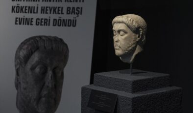 Smyrna Antik Heykel Başına Türkiye’de Hoş Geldin!