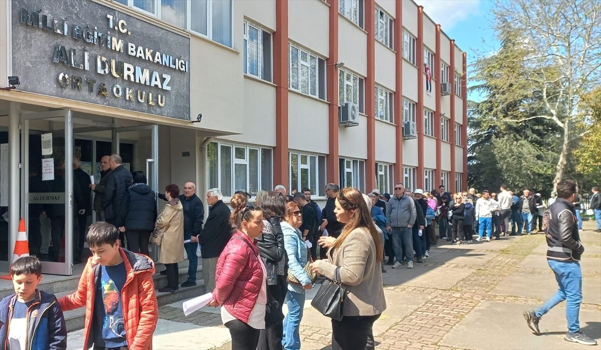 Bulgaristan Seçiminde Türkiye’de Uzun Kuyruklar!