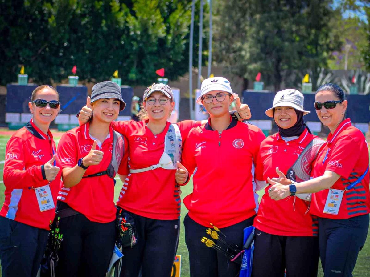 Dünya Kupası’nda Gümüş Madalya İzmir’e Geldi!