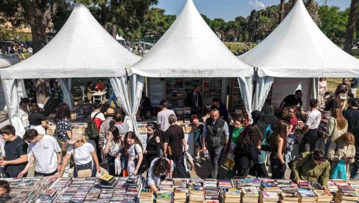 İzmir Kitap Fuarı’nda Edebiyat Coşkusu Zirveye Ulaştı!