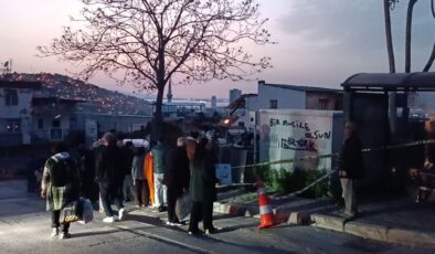 Freni Boşalan Kamyon Okul Bahçesine Düştü!