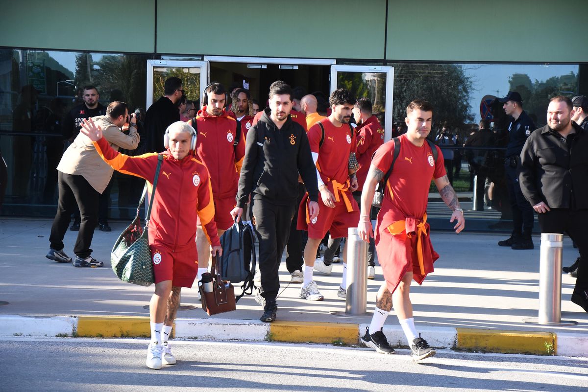 Galatasaray, İzmir’de Taraftarla Coşkulu Karşılama!