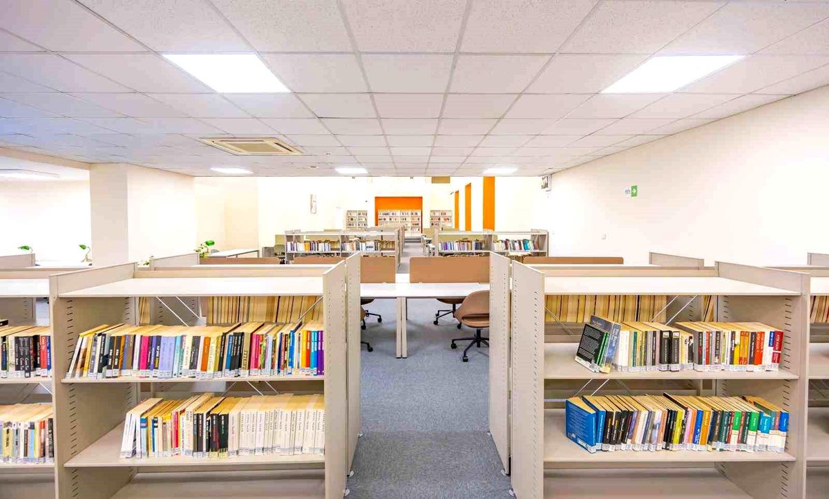 İzmir’de Modern Kütüphane Gençleri Bekliyor!