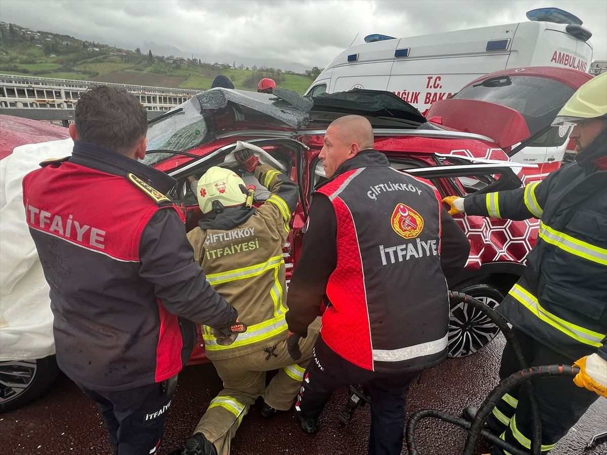 İstanbul-İzmir Otoyolu’nda SUV’lu kaza: 4 yaralı!