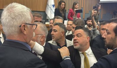 İzmir Meclisinde Gergin Tartışma ve Arbede!