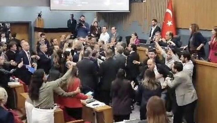 ‘İzmir Meclisinde Arbede: Faaliyet Raporu Oylaması’