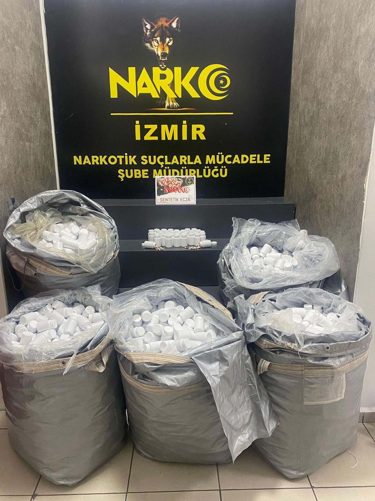 İzmir’de 156 Bin Sentetik Hap Ele Geçirildi!