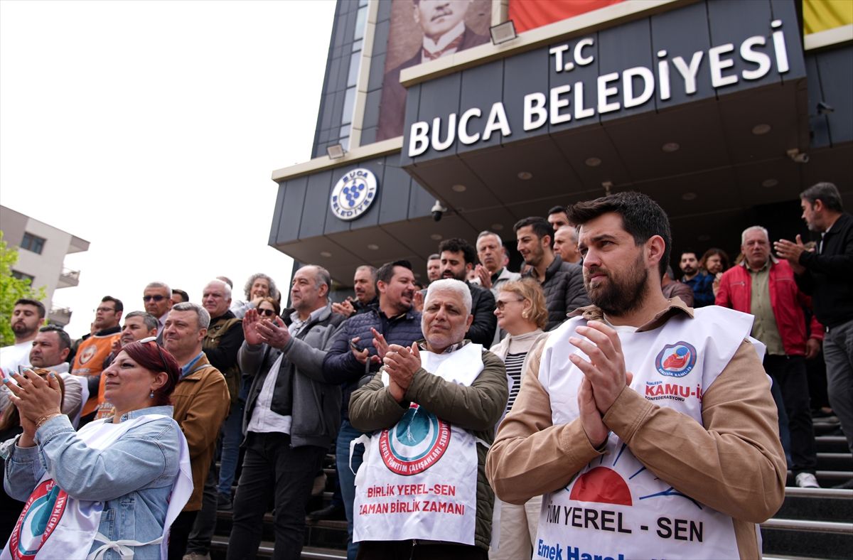 İzmir’de Memurlar, Alacaklar İçin İş Bıraktı!