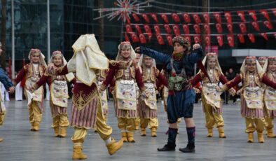 İzmir’de 23 Nisan Coşkusu: Bayramda Buluşma!