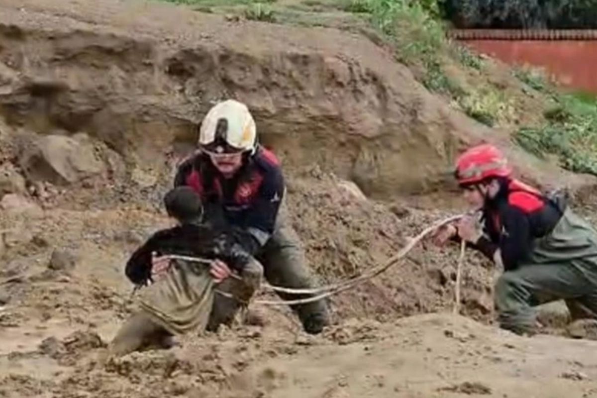 Torbalı’da Çamura Saplanan Çocuklar Kurtarıldı!
