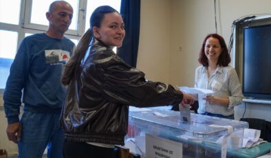 İzmir’de Bulgaristan Seçimleri İçin Kuşaklar Kuyruğu