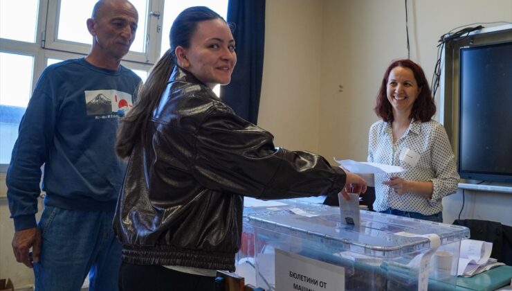 İzmir’de Bulgaristan Seçimleri İçin Kuşaklar Kuyruğu