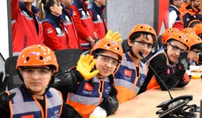 Minik Öğrencilerden Deprem Tatbikatı!