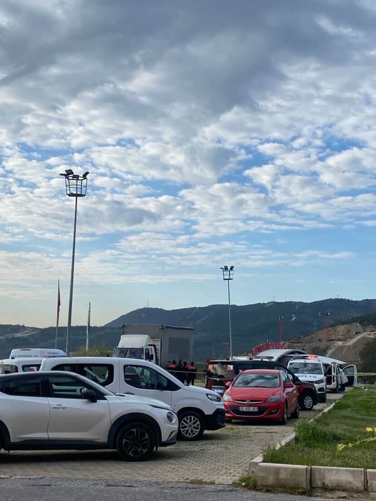 İzmir’de Silahlı Saldırı: Kadın Öldü, Şüpheli Yaralı