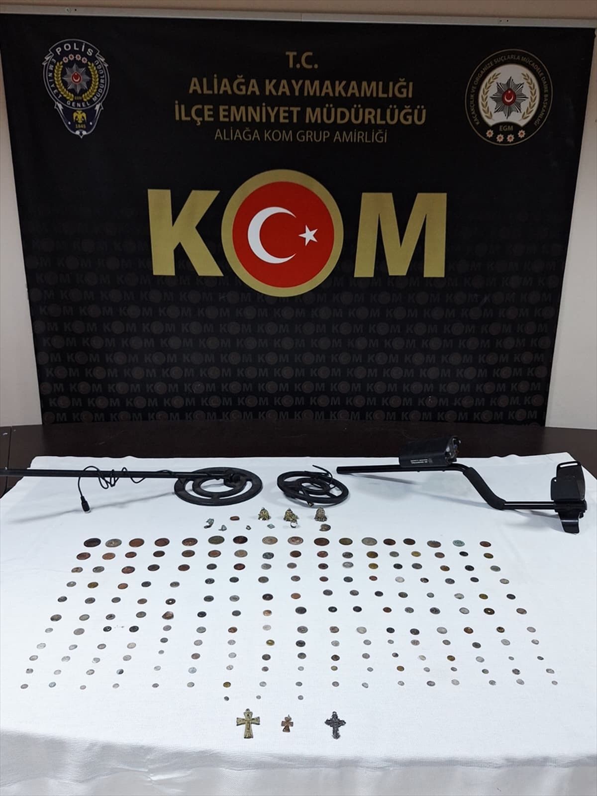 Tarihi Eser Kaçakçılığına Baskın: 203 Obje Ele Geçirildi