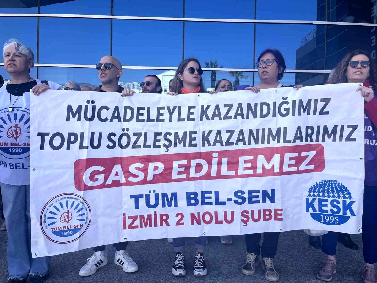 İzmir’de Memurlar TİS İçin Sokağa İndi!