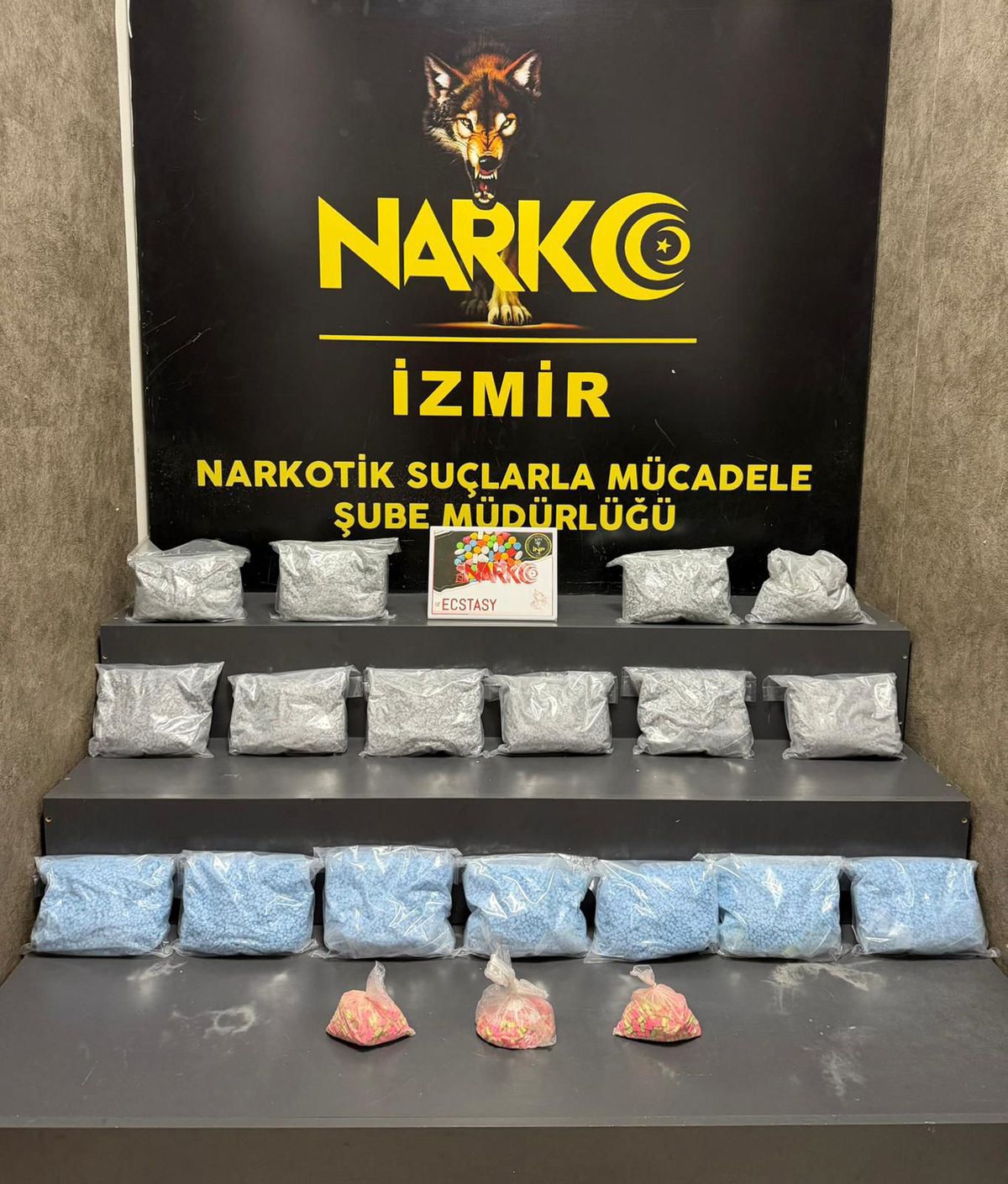 İzmir’de 101 Bin Uyuşturucu Hapla Operasyon!