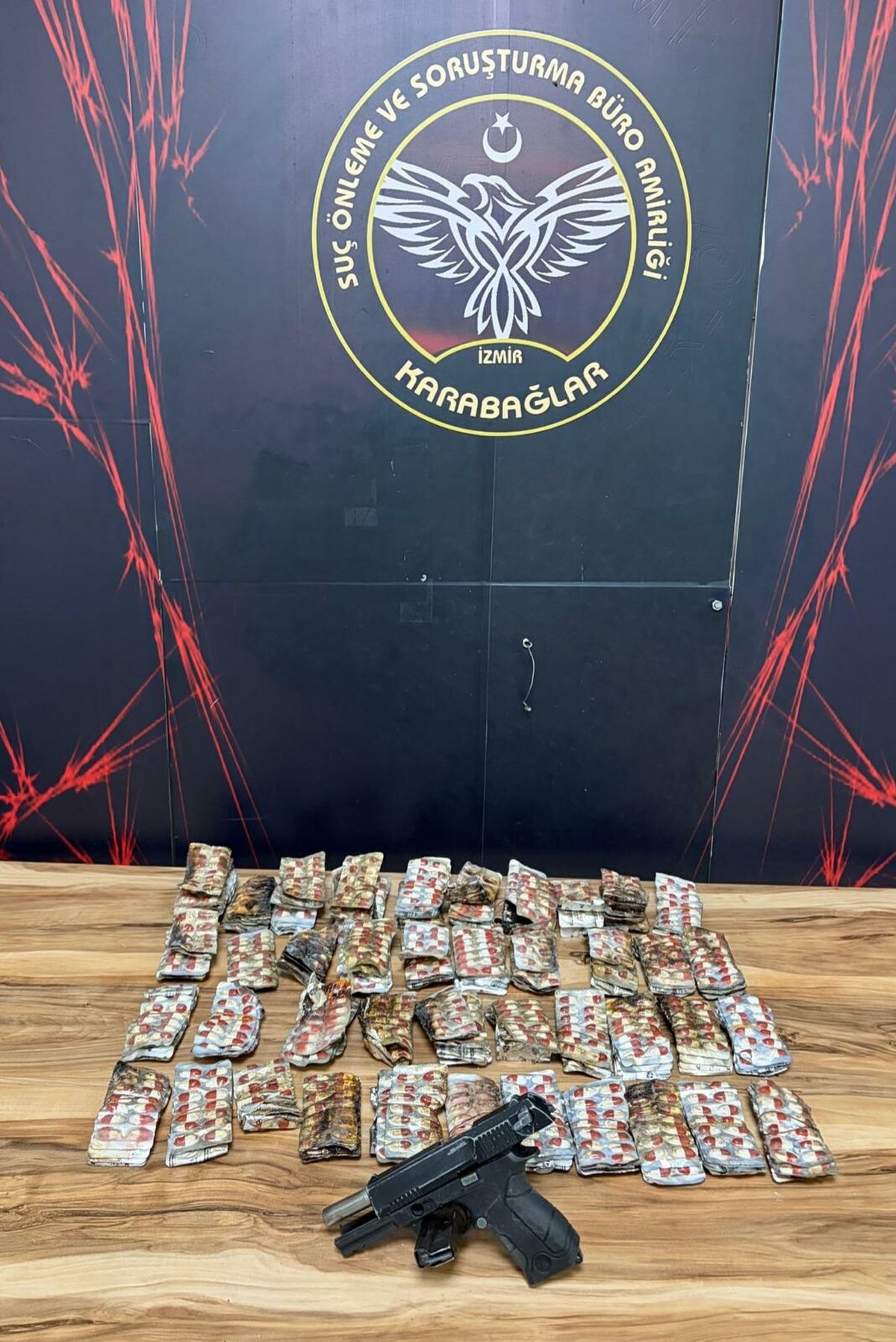 İzmir’de Yangın Çıktı, Uyuşturucu ve 10 Gözaltı