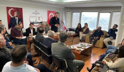 İzmir’de Dayanışma Ruhu: Narlı Yeniden Başkan!