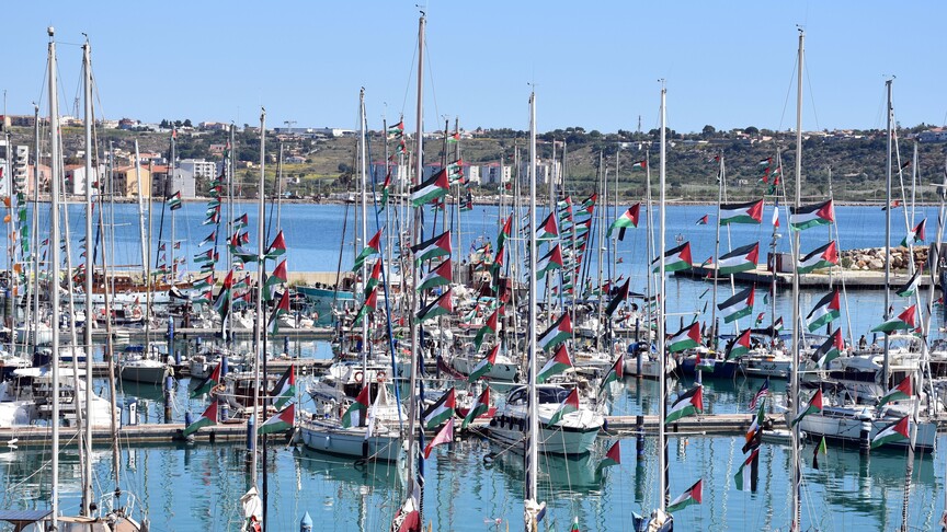 İsrail, Gazze’ye Yardım Göndermeli!