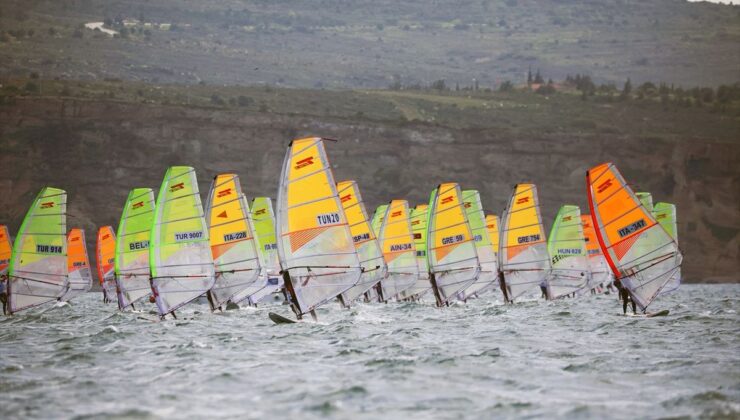 Foça’da Yelken Şampiyonası Coşkuyla Başladı!