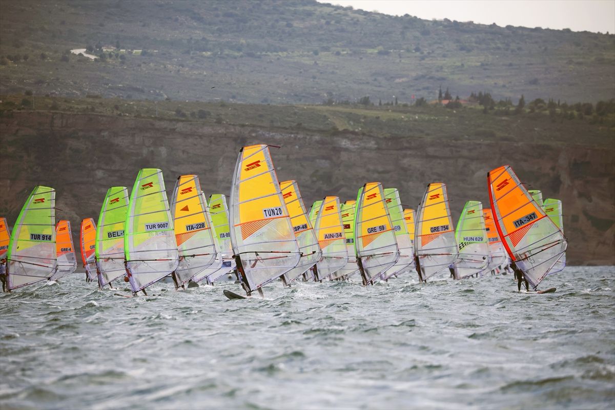 Foça’da Yelken Şampiyonası Coşkuyla Başladı!