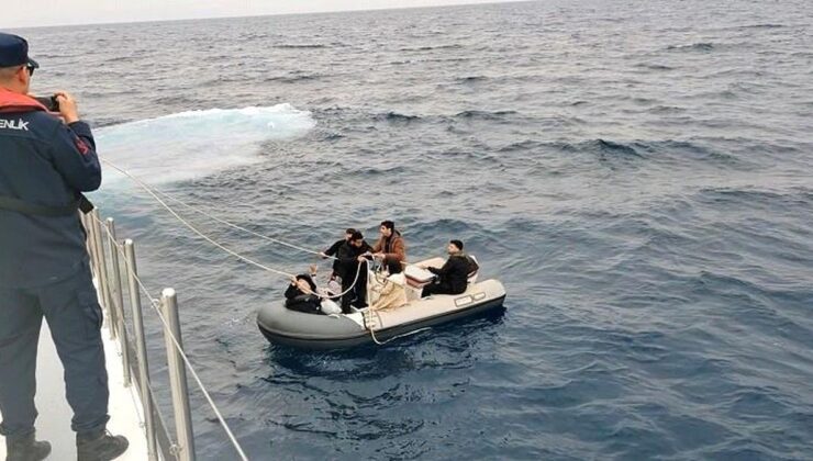 İzmir’de Yunanistan’dan Geri İtilen 6 Göçmen Kurtarıldı