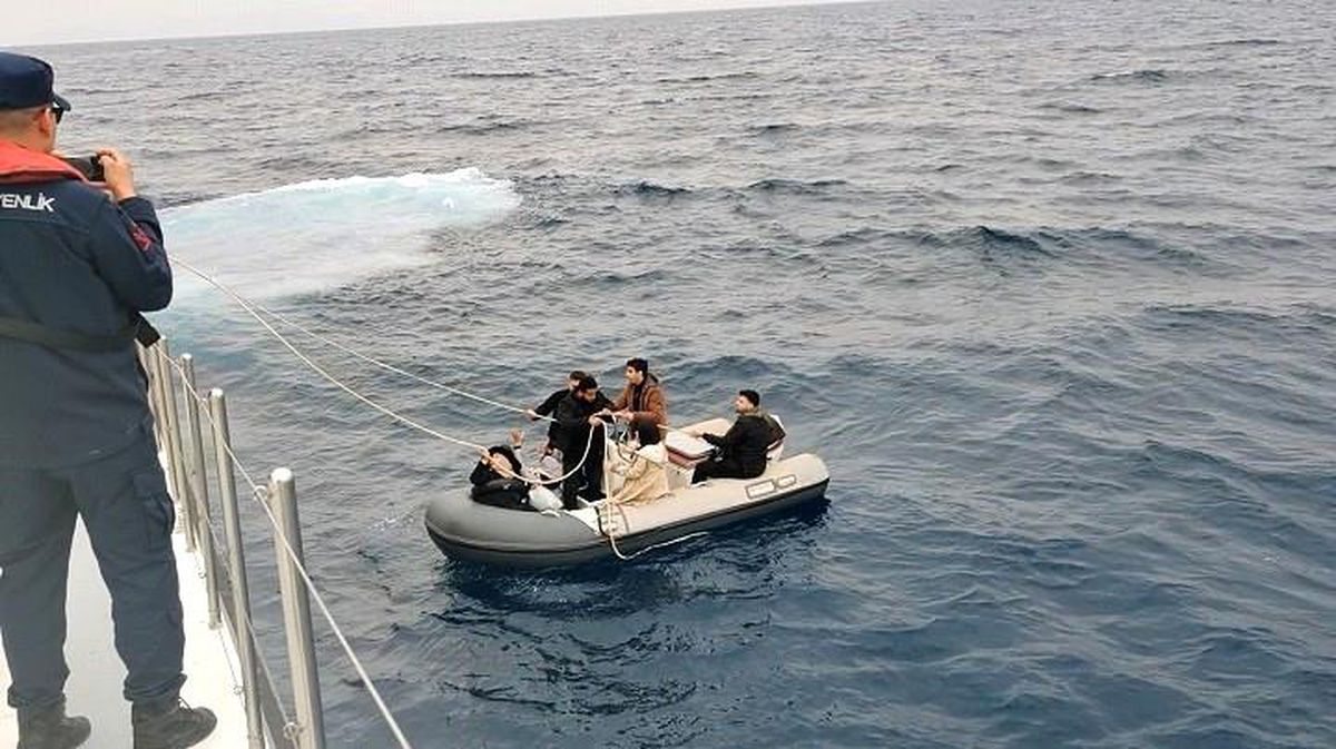 İzmir’de Yunanistan’dan Geri İtilen 6 Göçmen Kurtarıldı